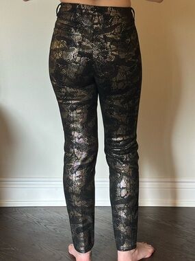 NWOT Frank Lyman Design Black and Gold Snake-Print Skinny Jeans